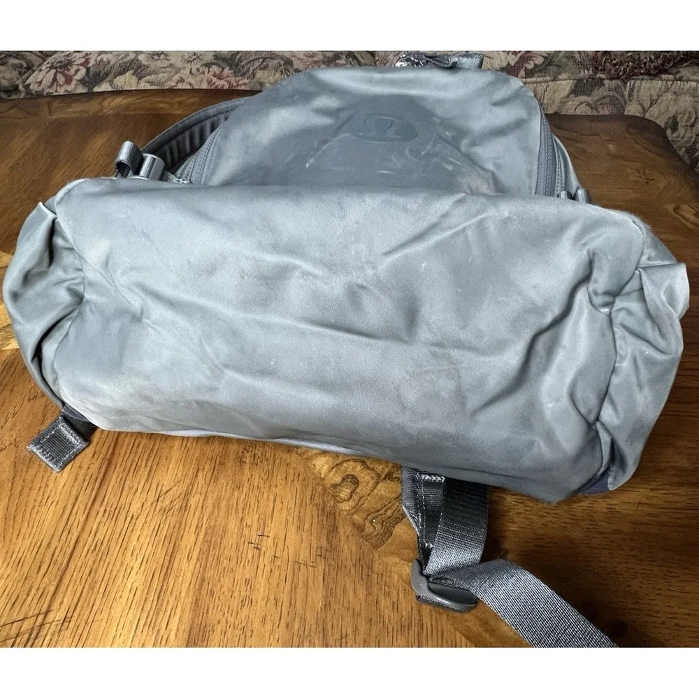 Lululemon Crew Backpack 22L Bag Olive Green‎ *FLAWS to Front/Sides of Pack*